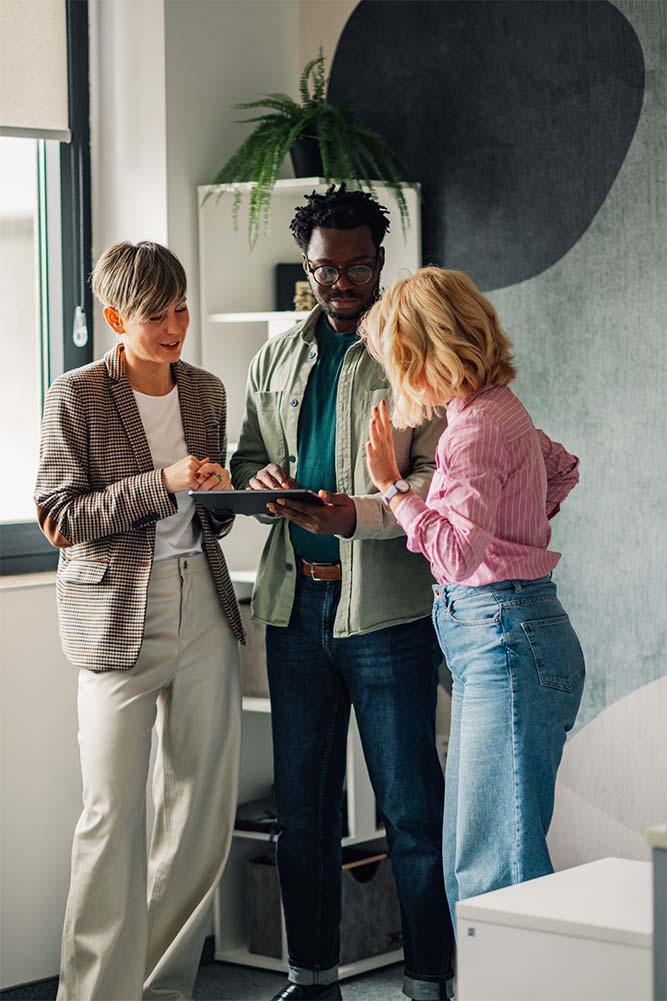 MBR-Connect-group-of-people-looking-at-a-tablet